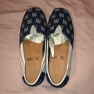 New York Yankees canvas women’s shoes NEW